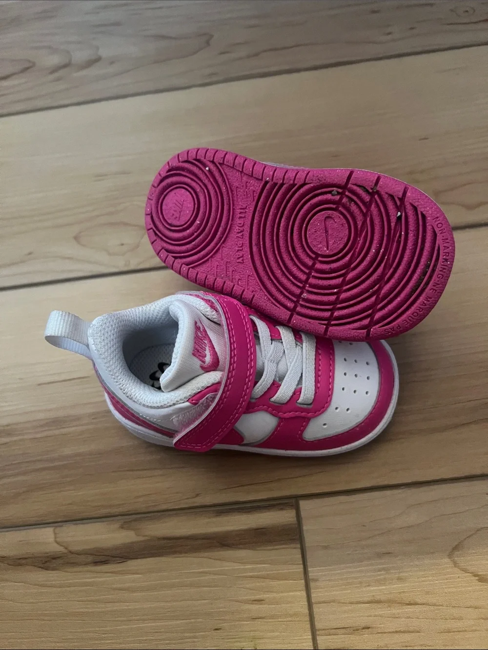 Nike Kids White and Pink Low-Top Velcro Sneakers